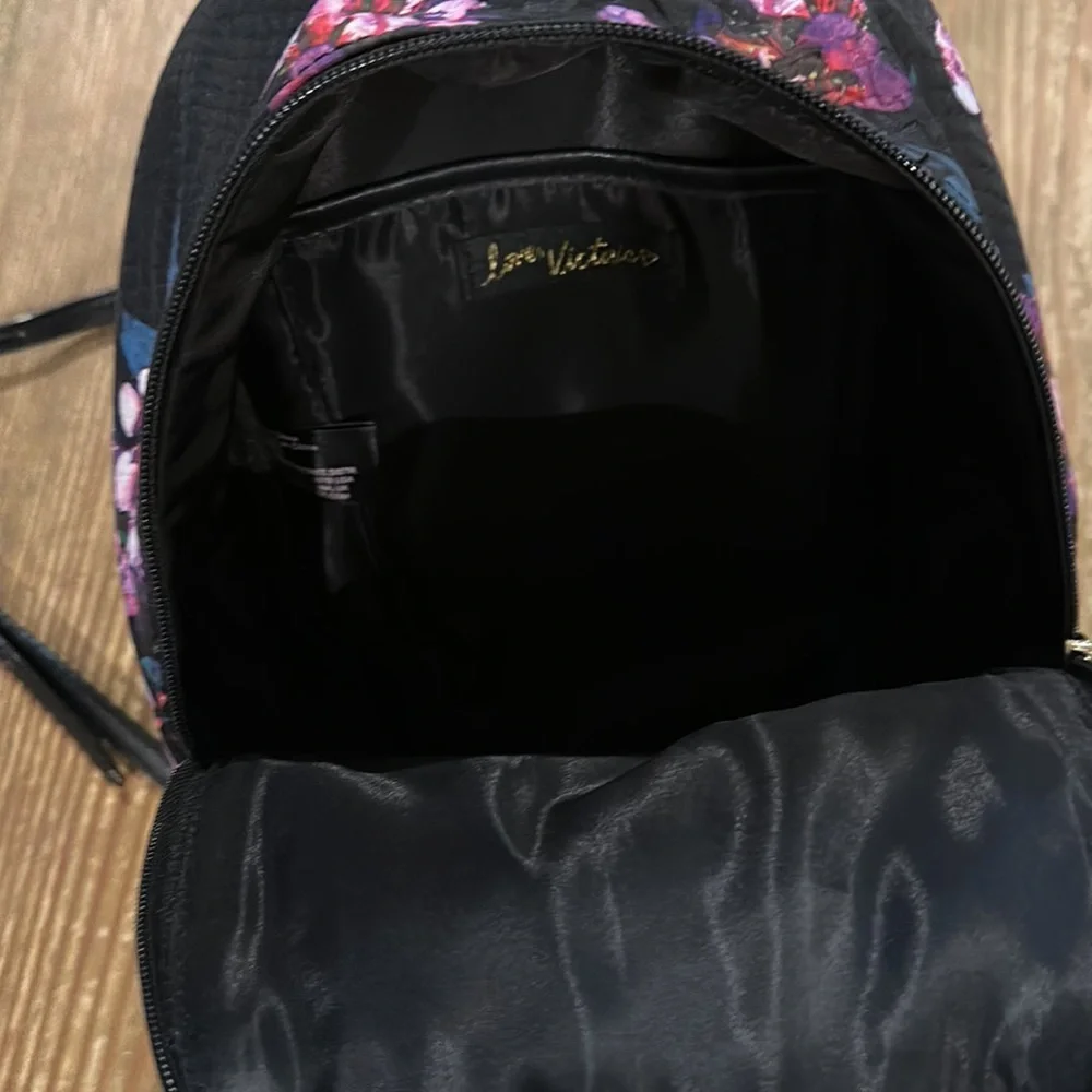 Victoria's secret mini backpack floral design purple city small bag nwot - Picture 4 of 4